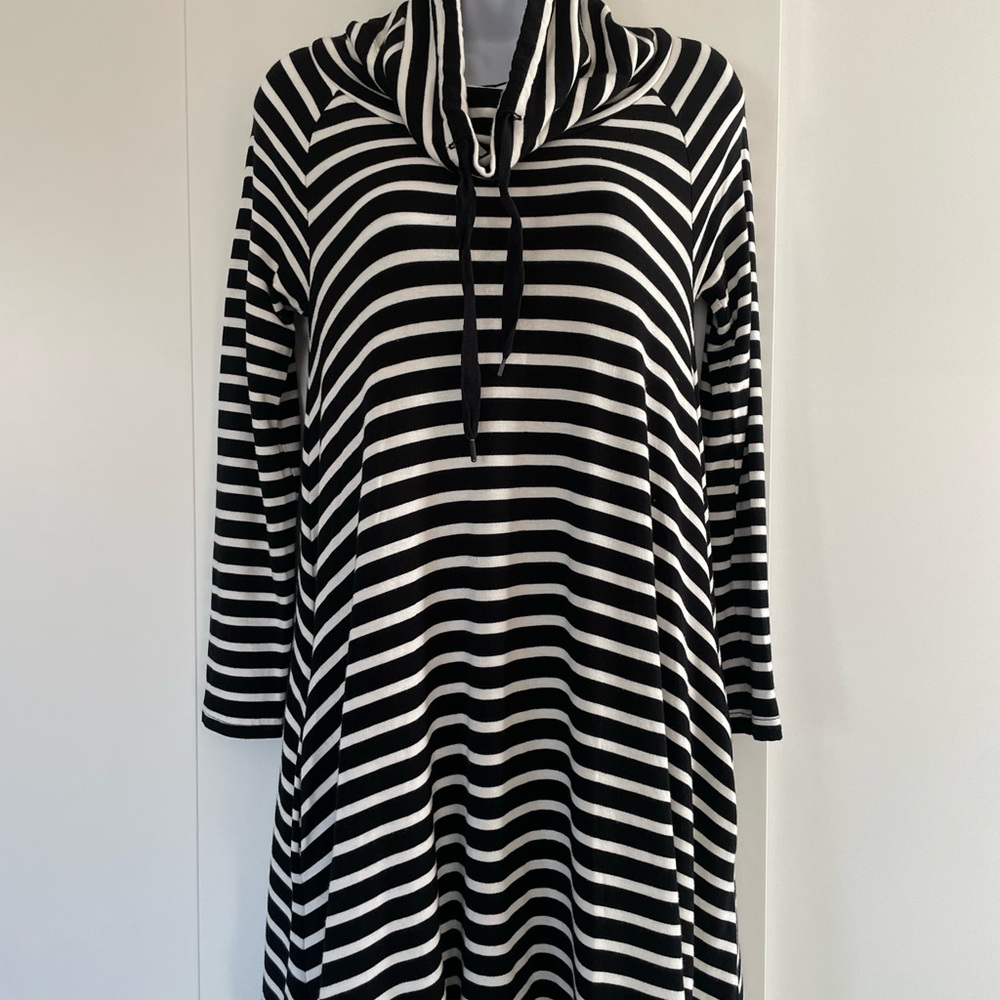 Lou & Grey Black and White Striped Long Sleeve Dress